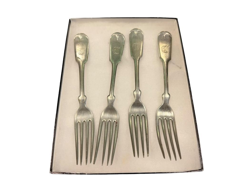 FOUR NEVADA SILVER METAL SILVERPLATED "C" MONOGRAMMED FORKS (1 of 9)