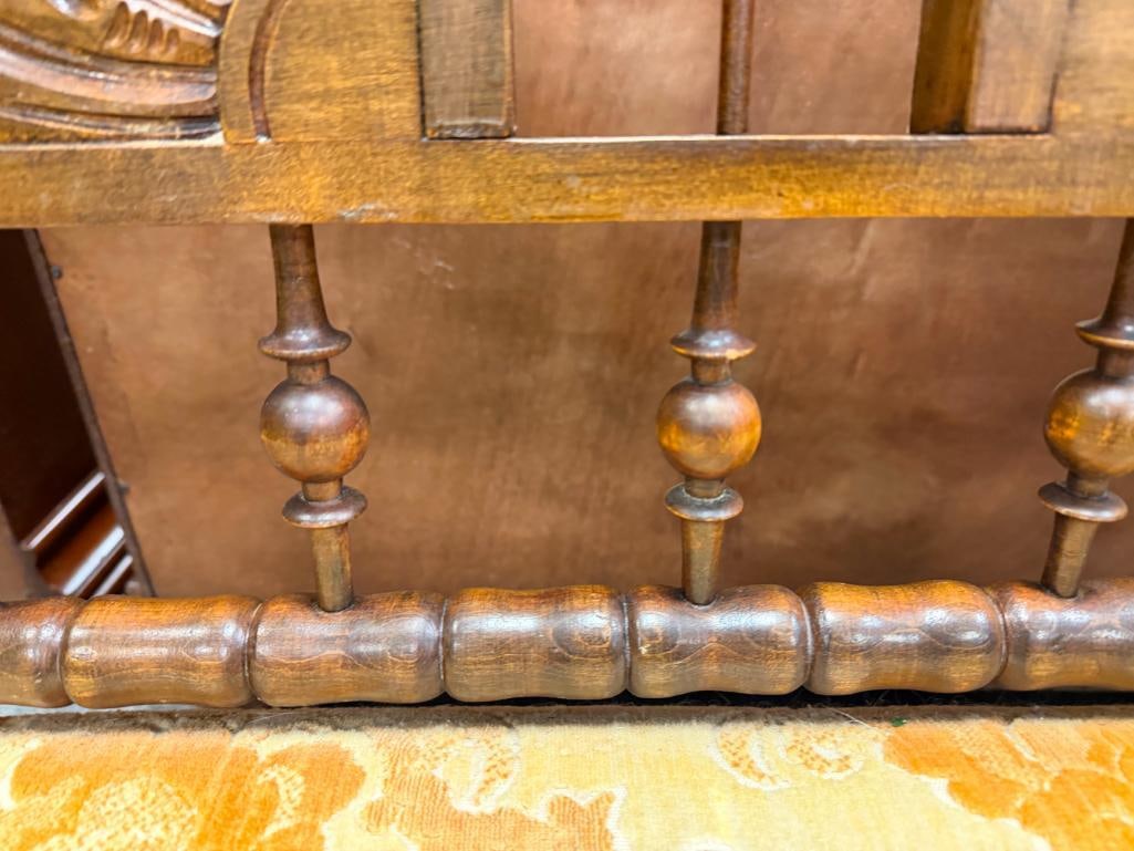 ANTIQUE VICTORIAN EASTLAKE WALNUT FRAMED SETTEE BENCH FEATURING YELLOW FLORAL UPHOLSTERY - 10