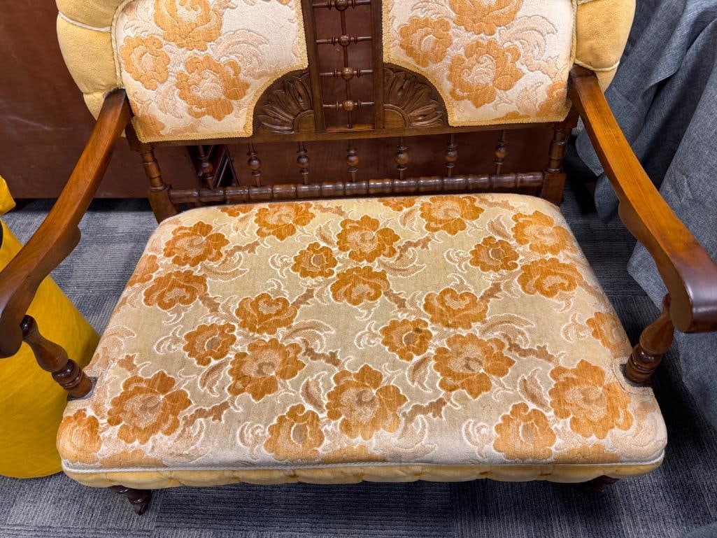 ANTIQUE VICTORIAN EASTLAKE WALNUT FRAMED SETTEE BENCH FEATURING YELLOW FLORAL UPHOLSTERY - 12