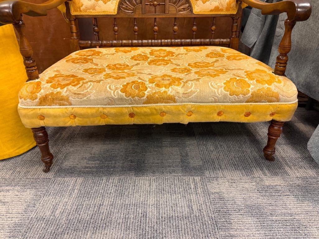 ANTIQUE VICTORIAN EASTLAKE WALNUT FRAMED SETTEE BENCH FEATURING YELLOW FLORAL UPHOLSTERY - 3