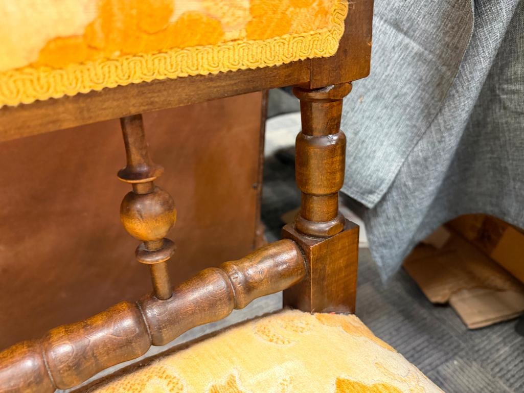 ANTIQUE VICTORIAN EASTLAKE WALNUT FRAMED SETTEE BENCH FEATURING YELLOW FLORAL UPHOLSTERY - 8
