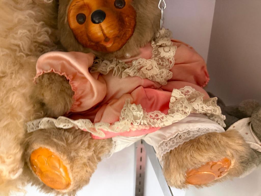 ASSORTED TEDDY BEARS INCLUDING ROBERT RAIKES WOOD ACCENTED BEARS, MERRYTHOUGHT ENLGISH BEAR, ETC. - 13