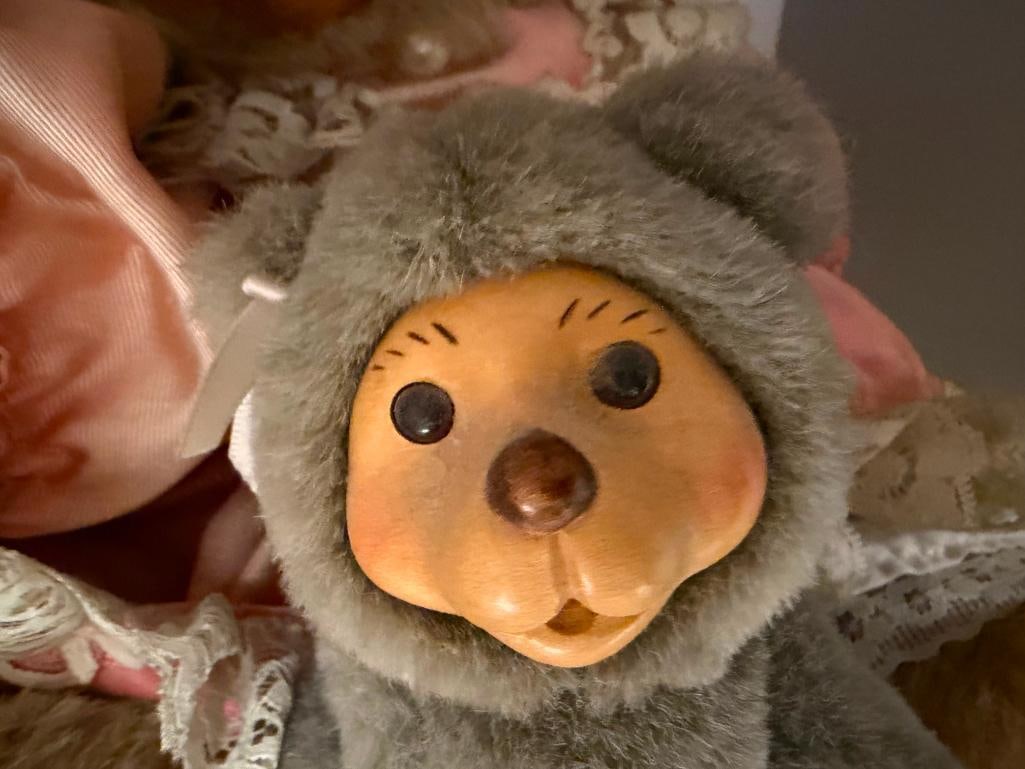 ASSORTED TEDDY BEARS INCLUDING ROBERT RAIKES WOOD ACCENTED BEARS, MERRYTHOUGHT ENLGISH BEAR, ETC. - 16