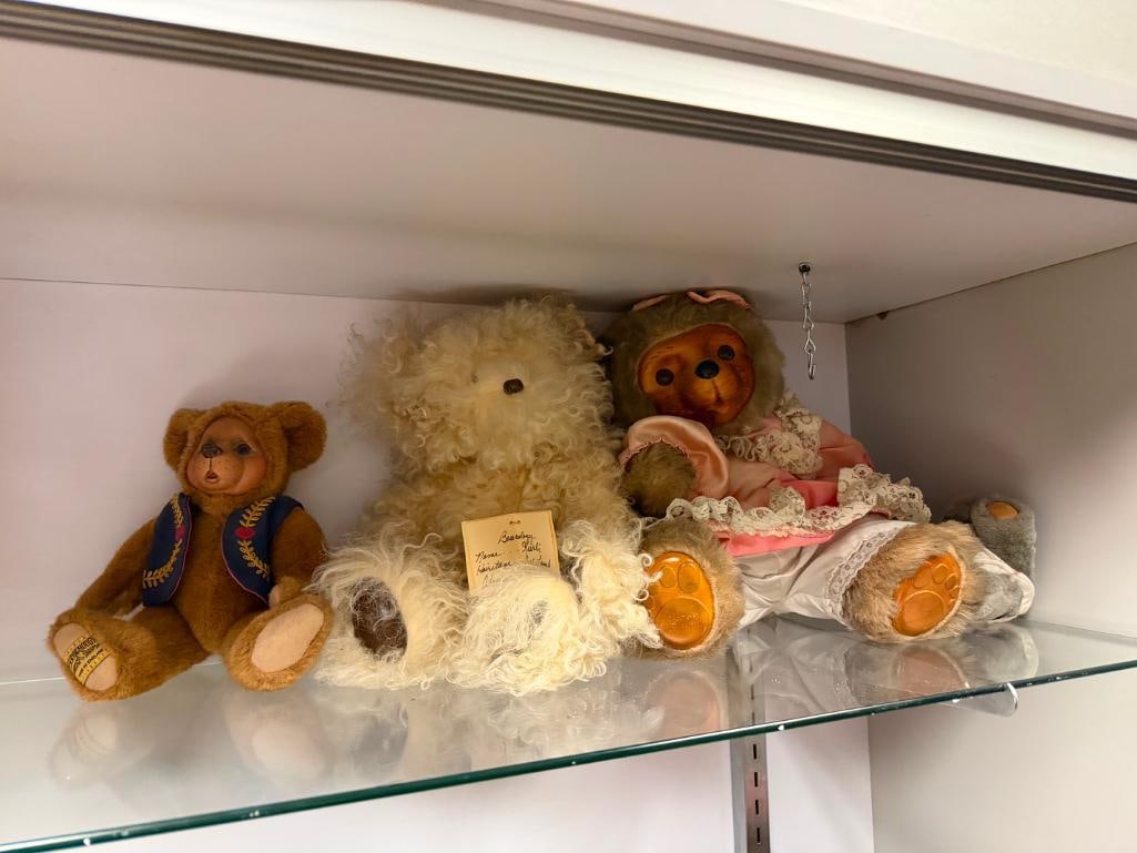 ASSORTED TEDDY BEARS INCLUDING ROBERT RAIKES WOOD ACCENTED BEARS, MERRYTHOUGHT ENLGISH BEAR, ETC. (1 of 17)
