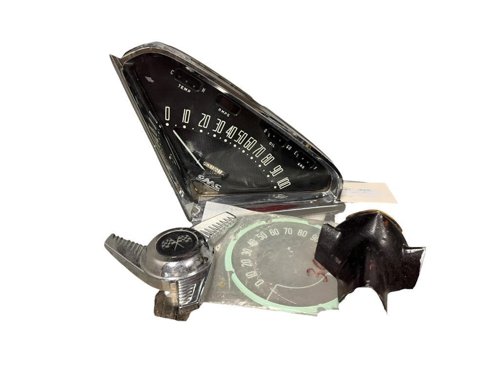 VINTAGE AUTOMOTIVE ACCESSORIES INCLUDING 1950'S GMC V SHAPED ASSEMBLY, CHEVY HORN COVER, AND MORE (1 of 9)