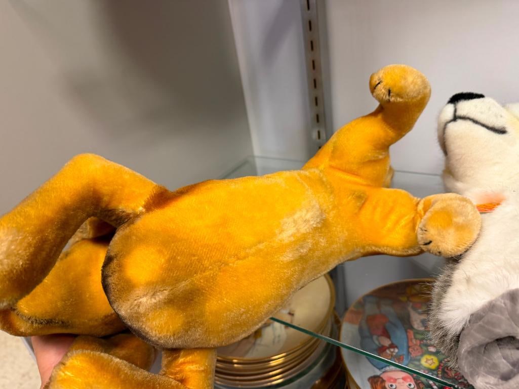 COLLECTIBLE STUFFED ANIMALS INCLUDING 1960'S STEIFF MOHAIR DACHSHUND, STEIFF HUSKY PUPPET, AND MORE - 12