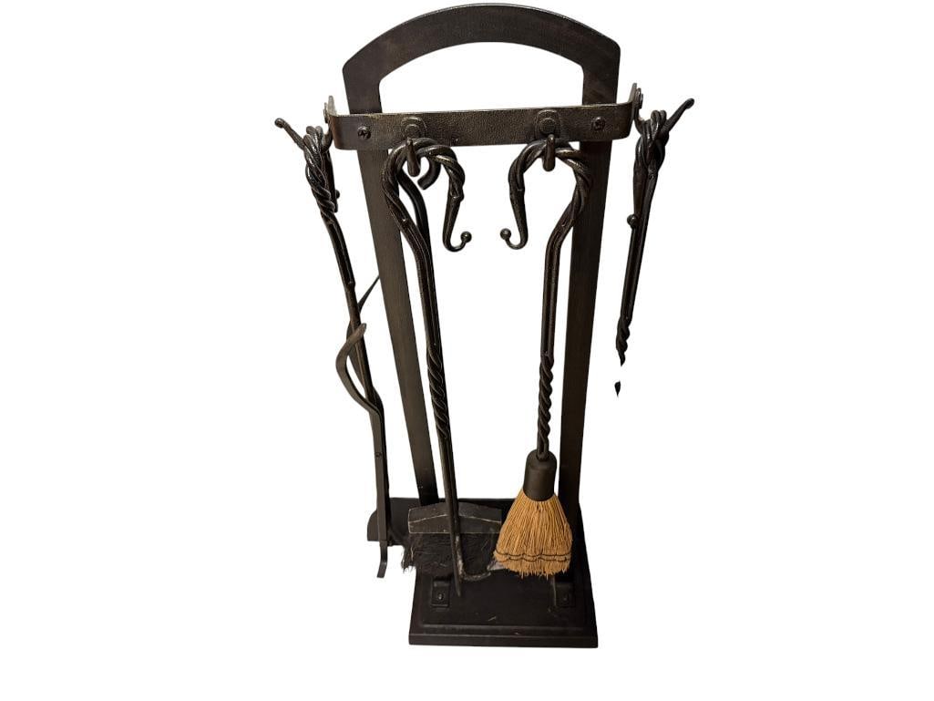 RUSTIC TWISTED WROUGHT IRON FIREPLACE TENDING SET (1 of 9)