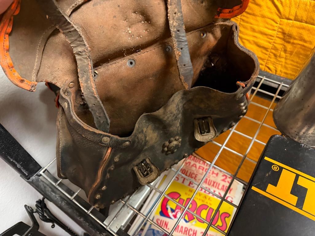 PAIR OF VINTAGE BUCO HARLEY-DAVIDSON STYLE LEATHER SADDLE BAGS - 3