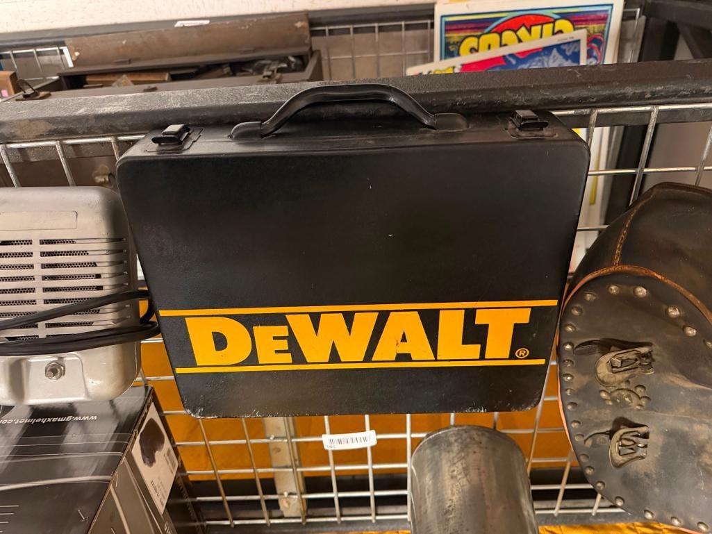 DEWALT DW944 VERSA CLUTCH 3/8" VSR CORDLESS DRILL SET - 3