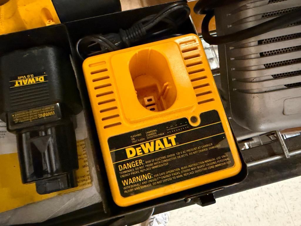 DEWALT DW944 VERSA CLUTCH 3/8" VSR CORDLESS DRILL SET - 8
