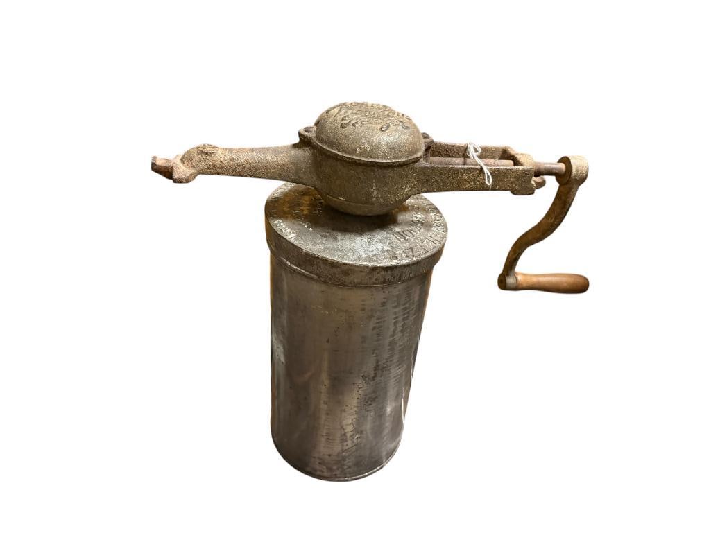 ANTIQUE WHITE MOUNTAIN FREEZER TRIPLE ACTION HAND CRANK ICE CREAM MAKER (1 of 8)