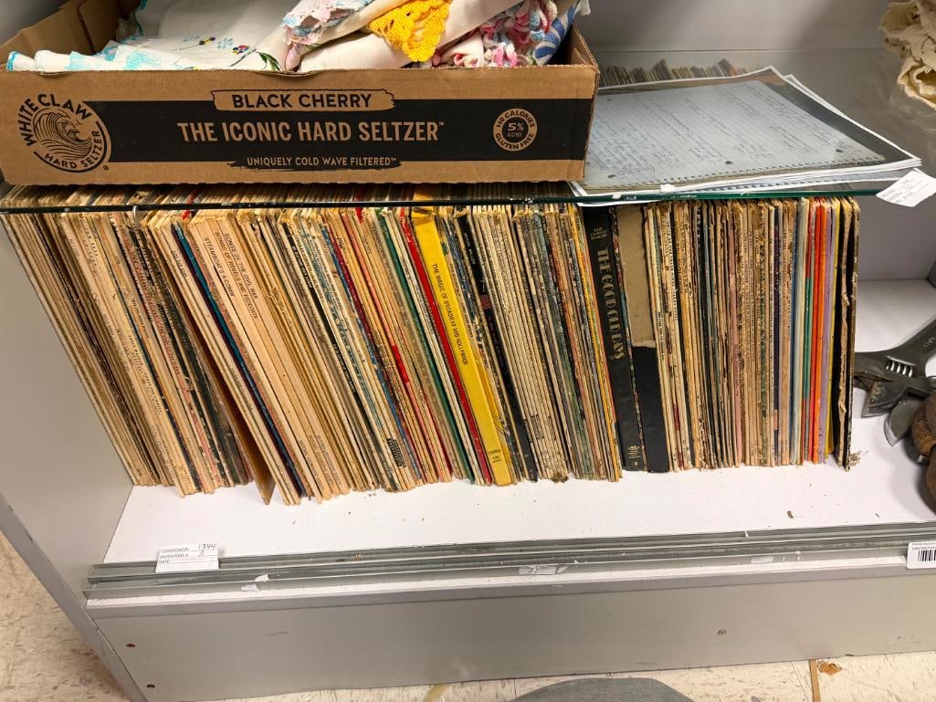 APPROX. 160 ASSORTED 33 1/3 RPM VINYL RECORDS WITH COVERS: SEE PHOTOS FOR TITLES