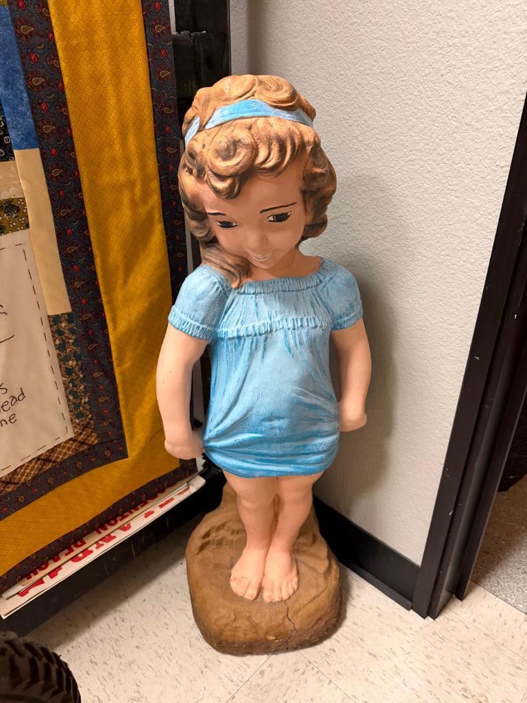 VINTAGE YOUNG GIRL IN BLUE BONNET PAINTED CEMENT YARD ART SCULPTURE - 3