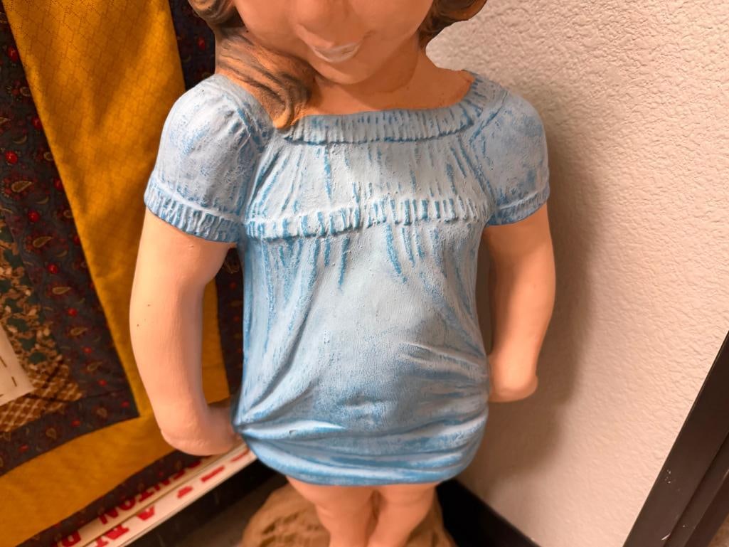 VINTAGE YOUNG GIRL IN BLUE BONNET PAINTED CEMENT YARD ART SCULPTURE - 6