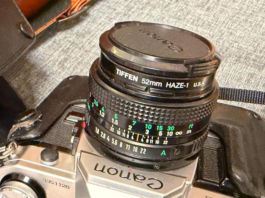 VINTAGE CANON AE-1 ICONIC 3MM SLR FILM CAMERA WITH MANY ACCESSORIES LENSES, CAMERA BAG, MANUALS - 4