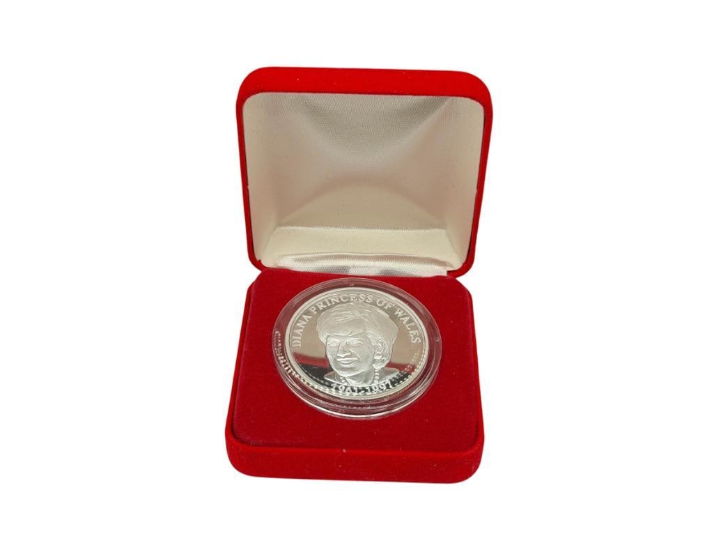 DIANA PRINCESS OF WALES COMMEMORATIVE .999 FINE SILVER ROUND: 1961 - 1997, BELOVED ENGLAND'S ROSE IN MEMORIAM, IN RED FELT CASE 1 TROY OUNCE
