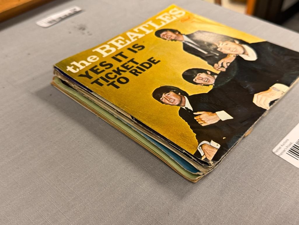 12 45 RPM VINYL ALBUMS THE BEATLES, THE BEACH BOYS, ROY ORBISON, FRANKIE AVALON, BOBBY VINTON - 2