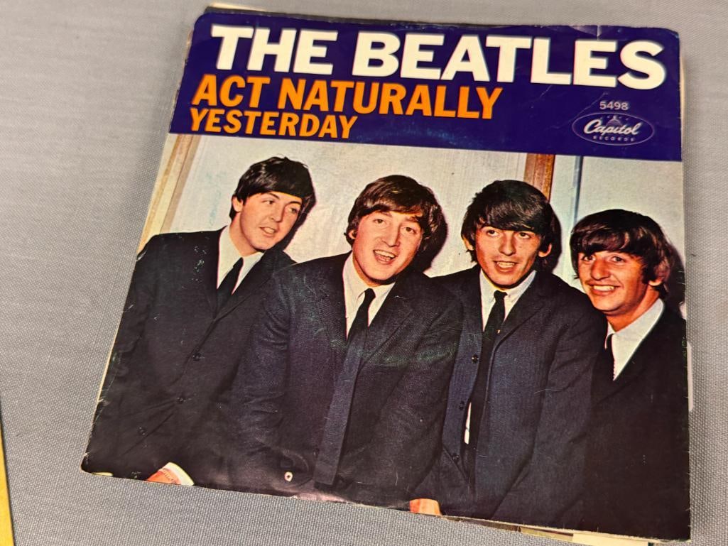 12 45 RPM VINYL ALBUMS THE BEATLES, THE BEACH BOYS, ROY ORBISON, FRANKIE AVALON, BOBBY VINTON - 3