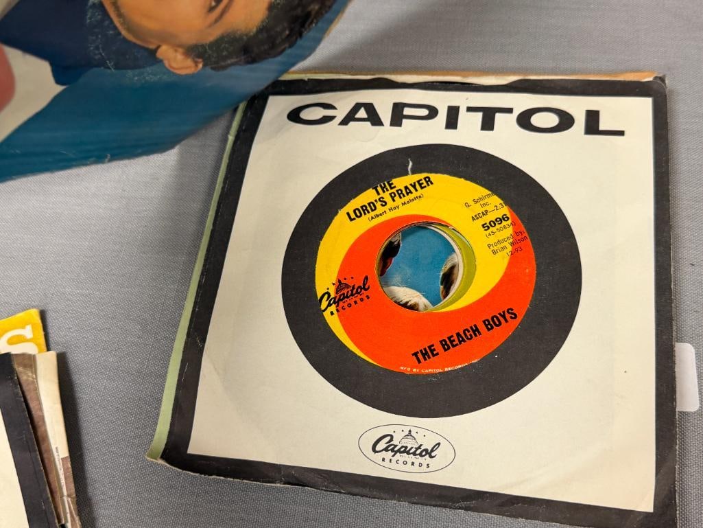12 45 RPM VINYL ALBUMS THE BEATLES, THE BEACH BOYS, ROY ORBISON, FRANKIE AVALON, BOBBY VINTON - 7