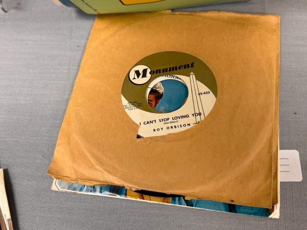 12 45 RPM VINYL ALBUMS THE BEATLES, THE BEACH BOYS, ROY ORBISON, FRANKIE AVALON, BOBBY VINTON - 8