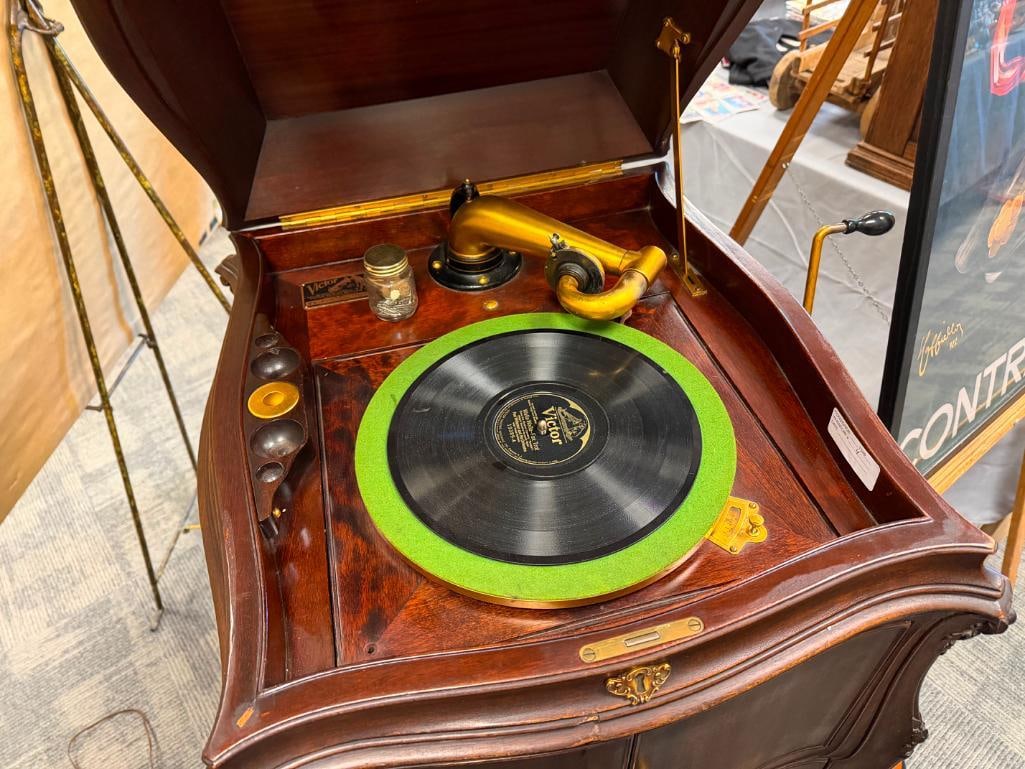 1916 - 1921 THE SEVENTEENTH VICTOR VICTROLA PHONOGRAPH VV-XVII NO. 18234 - 5