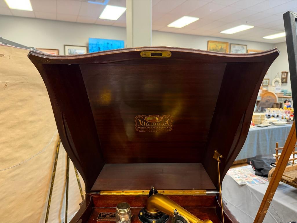 1916 - 1921 THE SEVENTEENTH VICTOR VICTROLA PHONOGRAPH VV-XVII NO. 18234 - 7