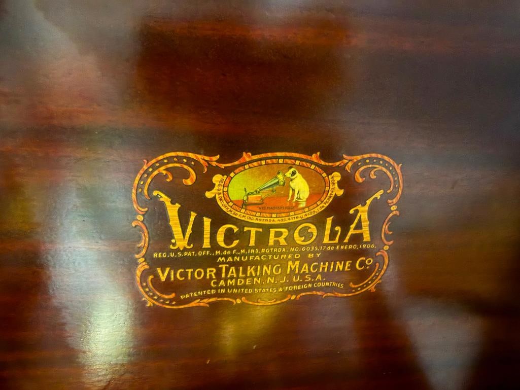 1916 - 1921 THE SEVENTEENTH VICTOR VICTROLA PHONOGRAPH VV-XVII NO. 18234 - 8