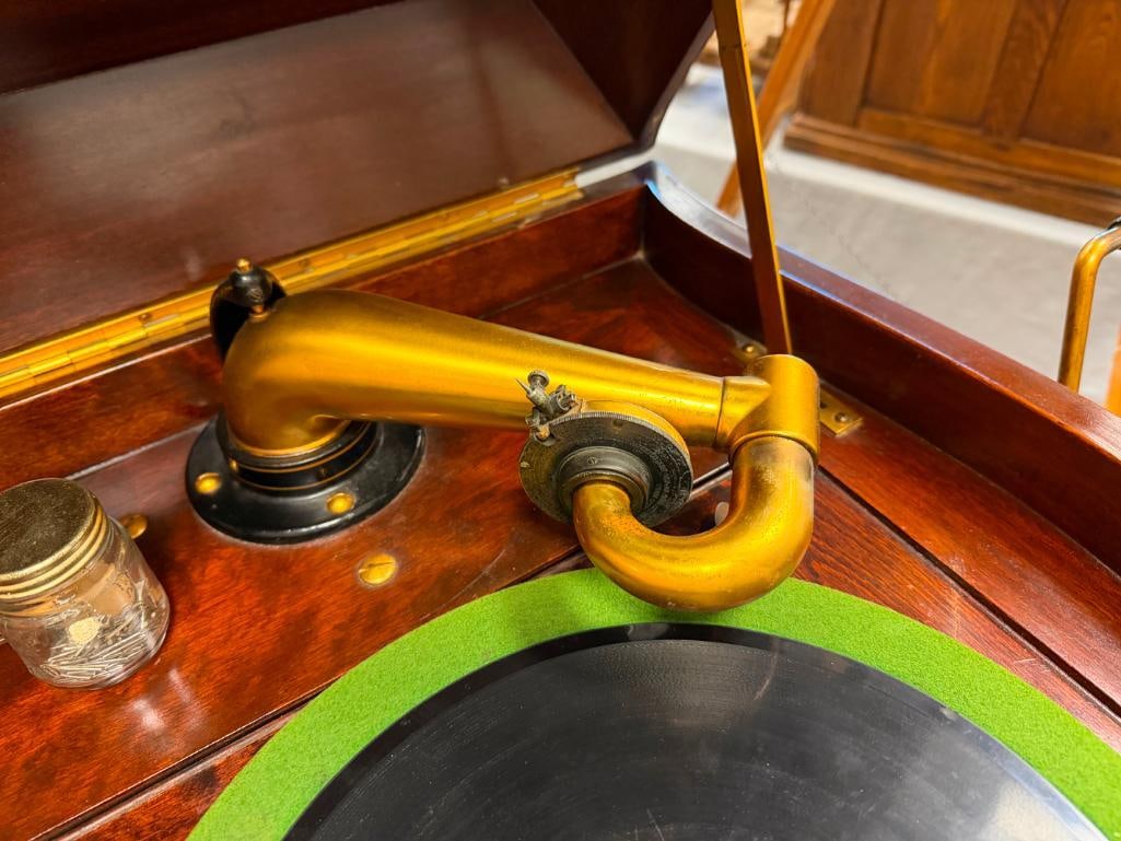 1916 - 1921 THE SEVENTEENTH VICTOR VICTROLA PHONOGRAPH VV-XVII NO. 18234 - 9