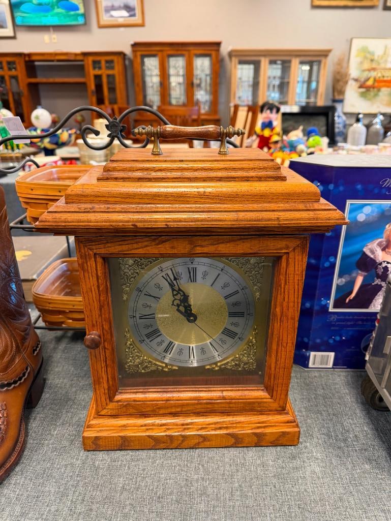 VINTAGE HAND CRAFTED SOLID OAK MANTLE CLOCK WITH SEIKO BATTERY OPERATED MOVEMENT - 3
