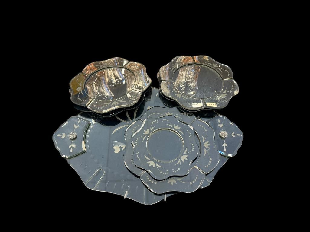 HOLIDAY PLACE MIRRORED CANDLE PLATES AND MIRRORED TRAY / MIRROR (1 of 9)