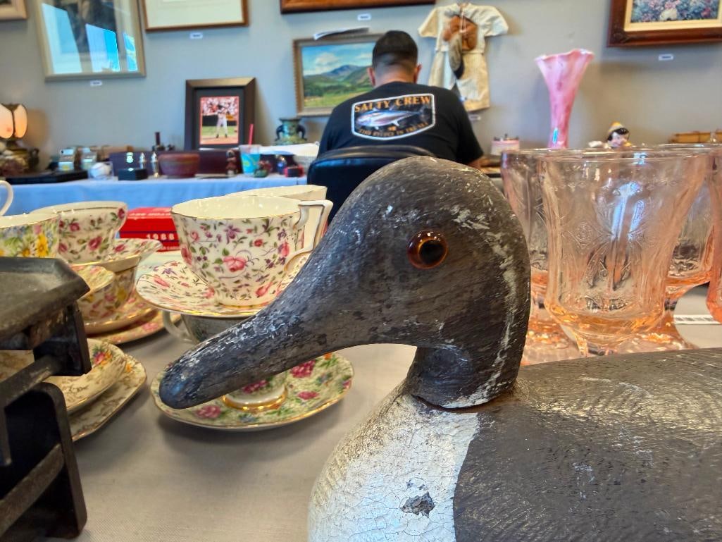 EARLY 20TH CENTURY ANTIQUE HAND CARVED WOODEN DUCK DECOY WITH GLASS EYES AND LEAD WEIGHT - 3