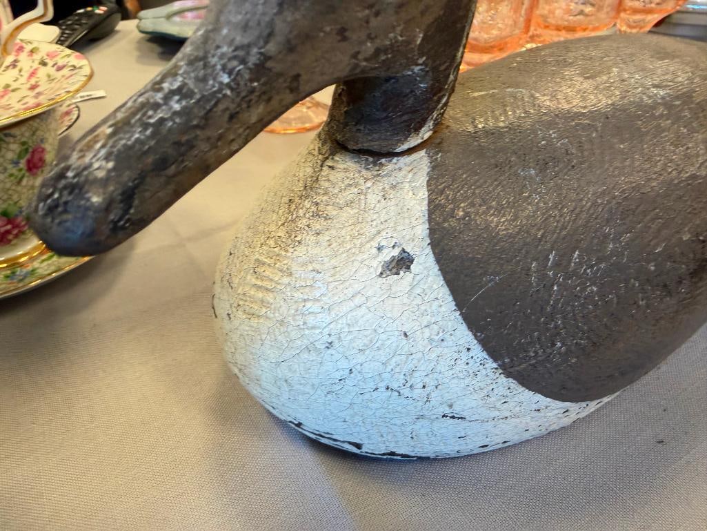 EARLY 20TH CENTURY ANTIQUE HAND CARVED WOODEN DUCK DECOY WITH GLASS EYES AND LEAD WEIGHT - 4
