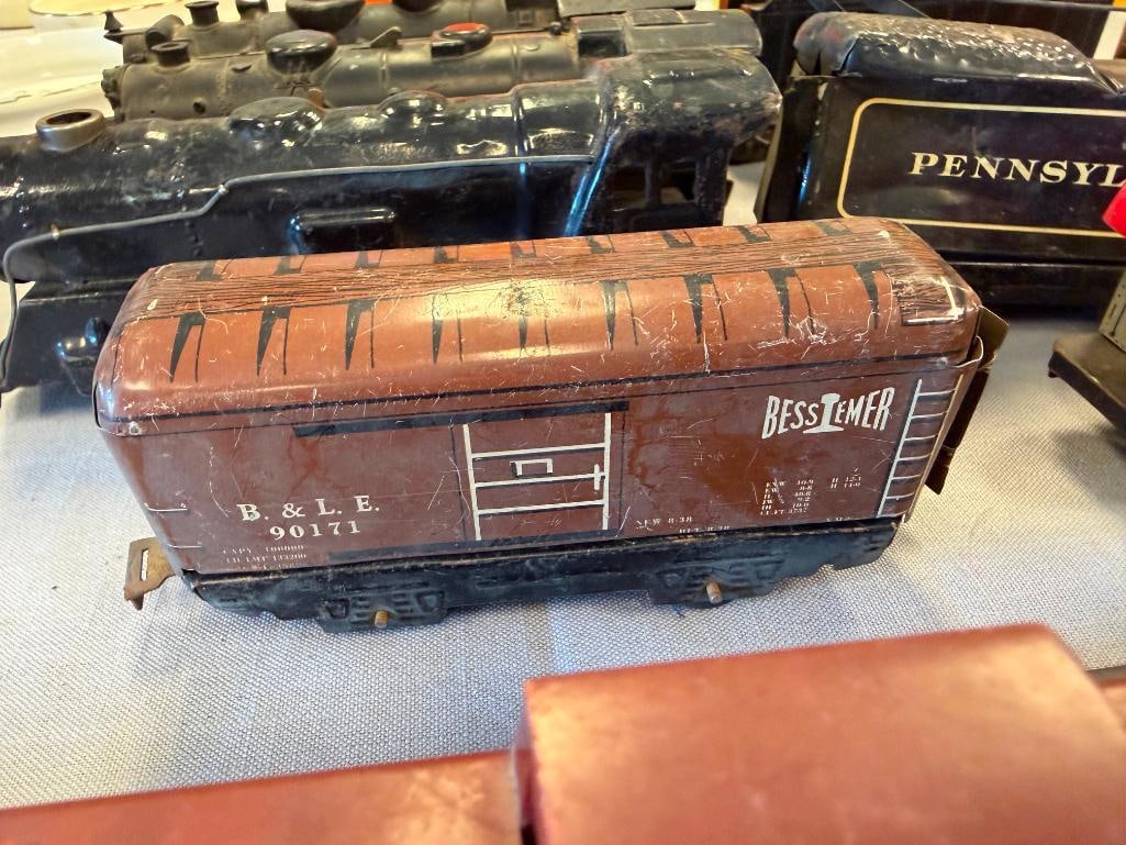 VINTAGE MARX AND LIONEL 027 GAUGE TIN LITHO AND PLASTIC LOCOMOTIVES AND TRAIN CARS - 10