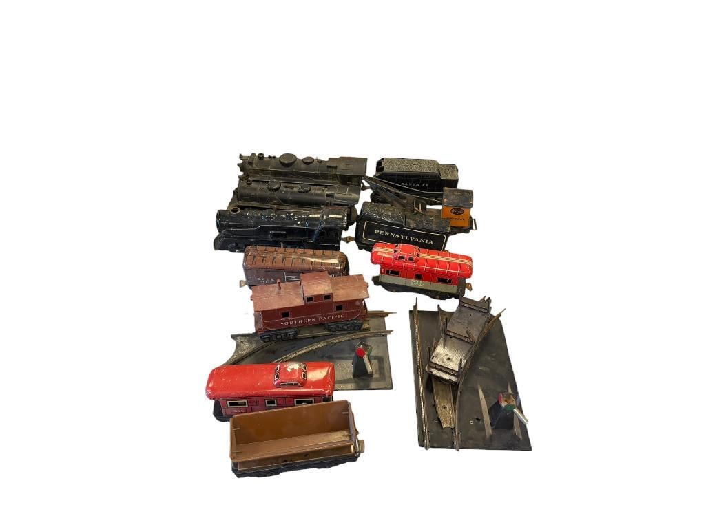 VINTAGE MARX AND LIONEL 027 GAUGE TIN LITHO AND PLASTIC LOCOMOTIVES AND TRAIN CARS (1 of 10)