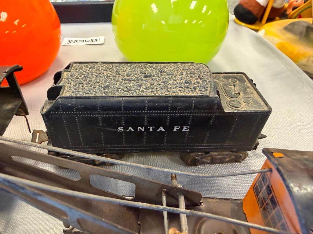 VINTAGE MARX AND LIONEL 027 GAUGE TIN LITHO AND PLASTIC LOCOMOTIVES AND TRAIN CARS - 5