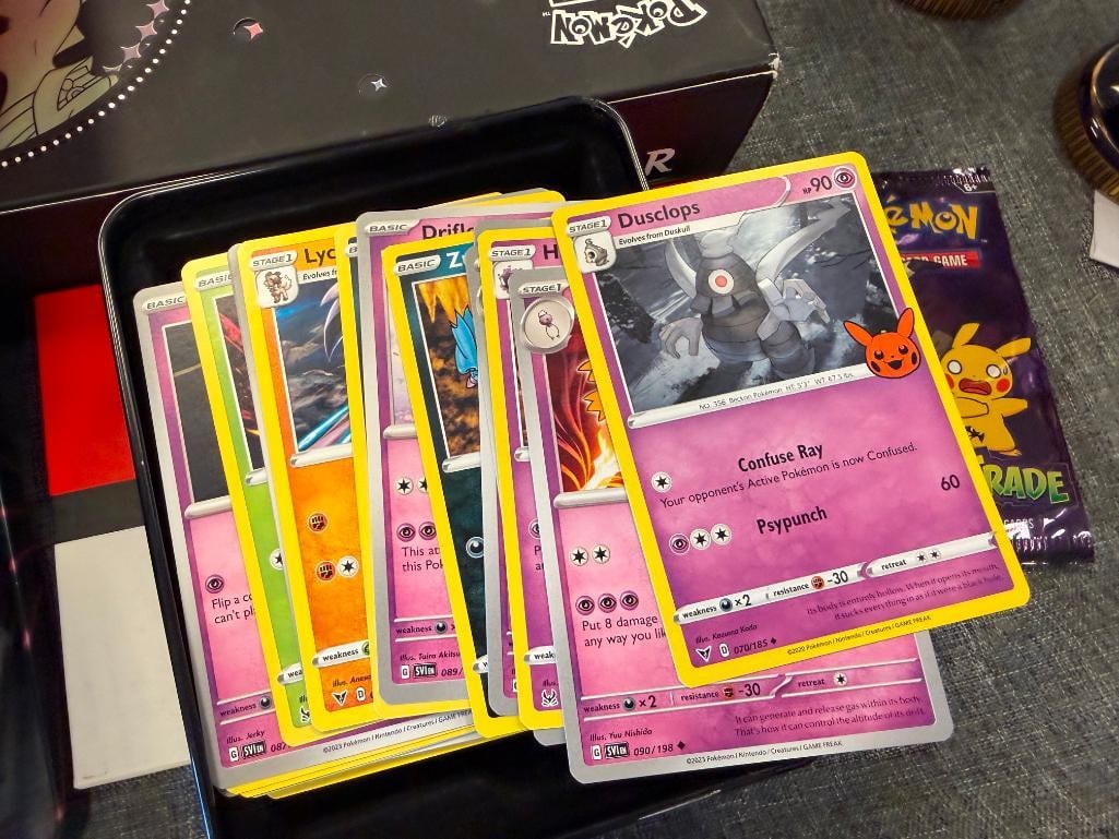 POKEMON GAME TRADING CARDS INCLUDES ARCEUS VSTAR DECK SET, FOLIO CARDS, INDIGO GYM BADGES - 14