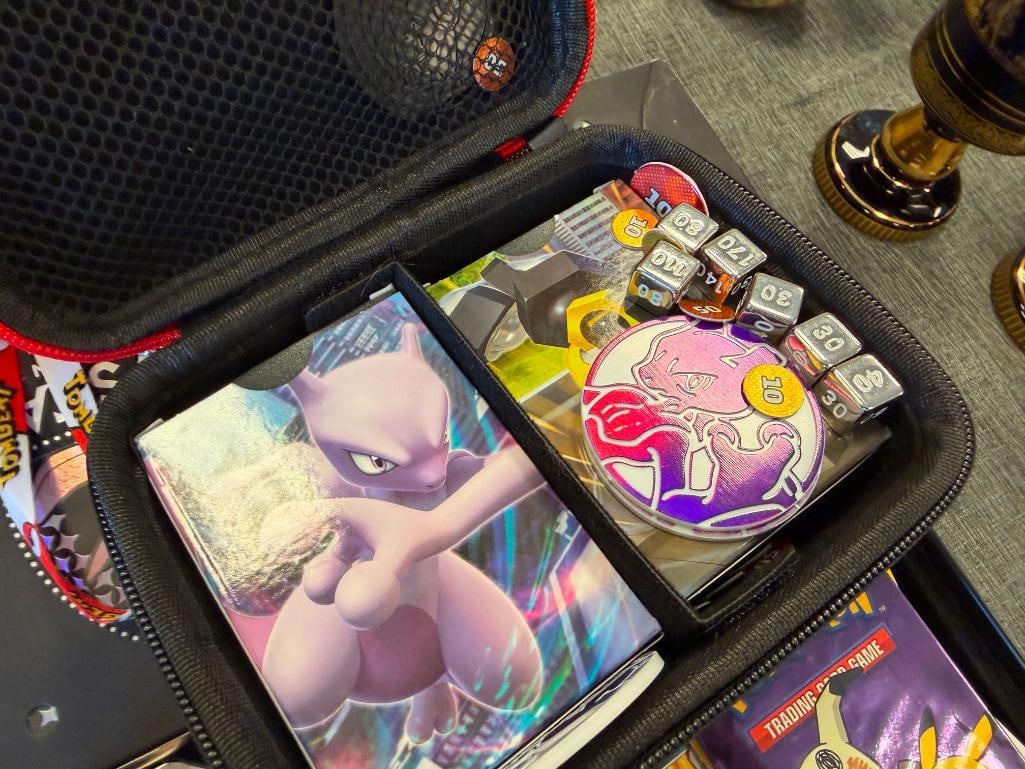 POKEMON GAME TRADING CARDS INCLUDES ARCEUS VSTAR DECK SET, FOLIO CARDS, INDIGO GYM BADGES - 16