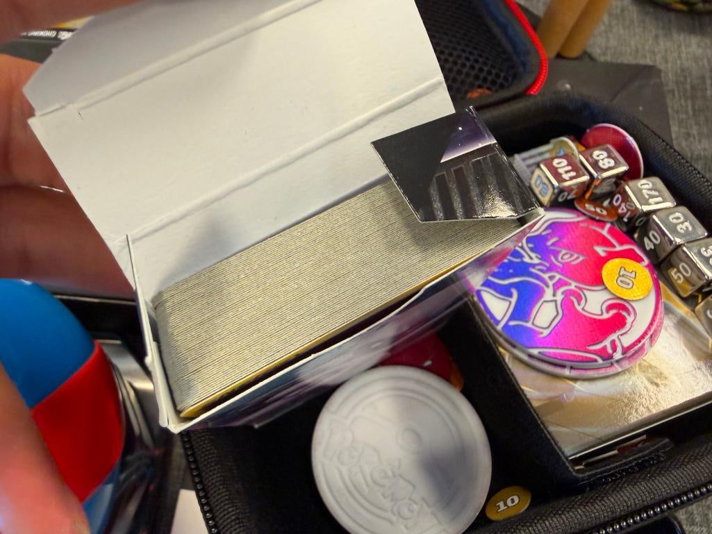 POKEMON GAME TRADING CARDS INCLUDES ARCEUS VSTAR DECK SET, FOLIO CARDS, INDIGO GYM BADGES - 18