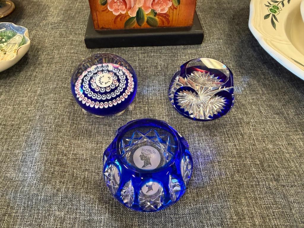 BACCARAT AND WEBB CORBETT FACETED AND MILLEFIORI ART GLASS AND CRYSTAL PAPERWEIGHTS - 2