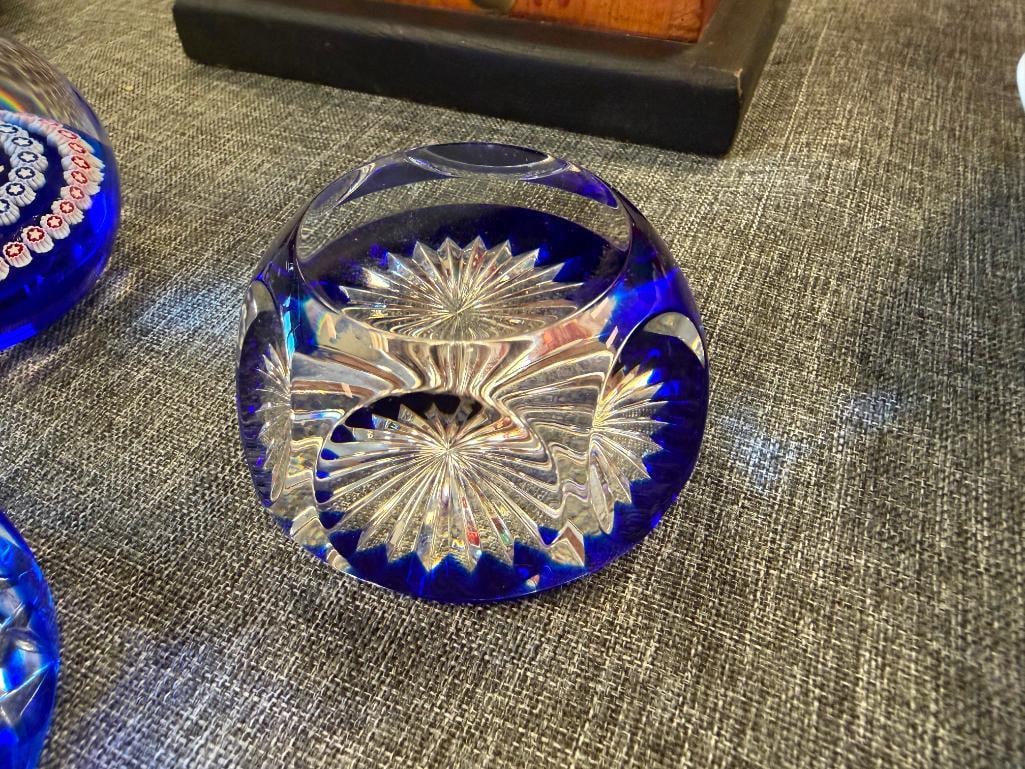 BACCARAT AND WEBB CORBETT FACETED AND MILLEFIORI ART GLASS AND CRYSTAL PAPERWEIGHTS - 9