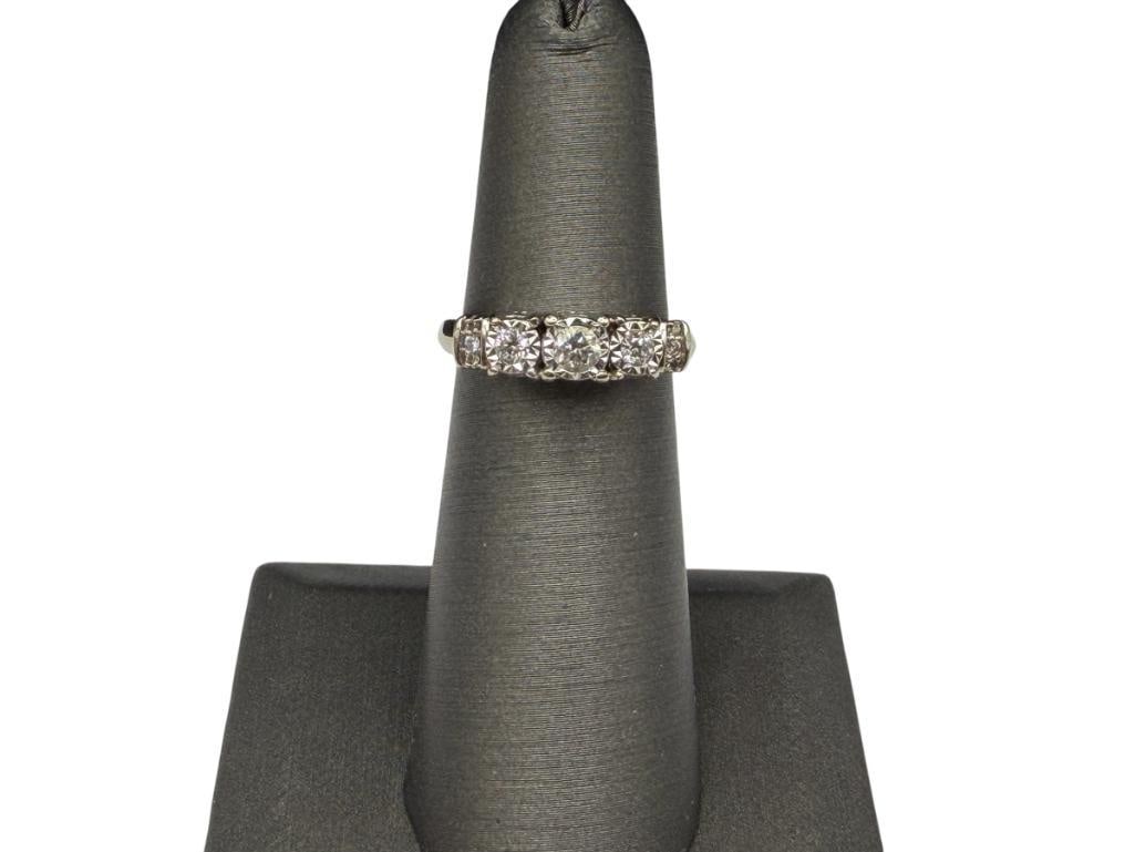 10K WHITE GOLD PAST PRESENT FUTURE DIAMOND RING (1 of 6)