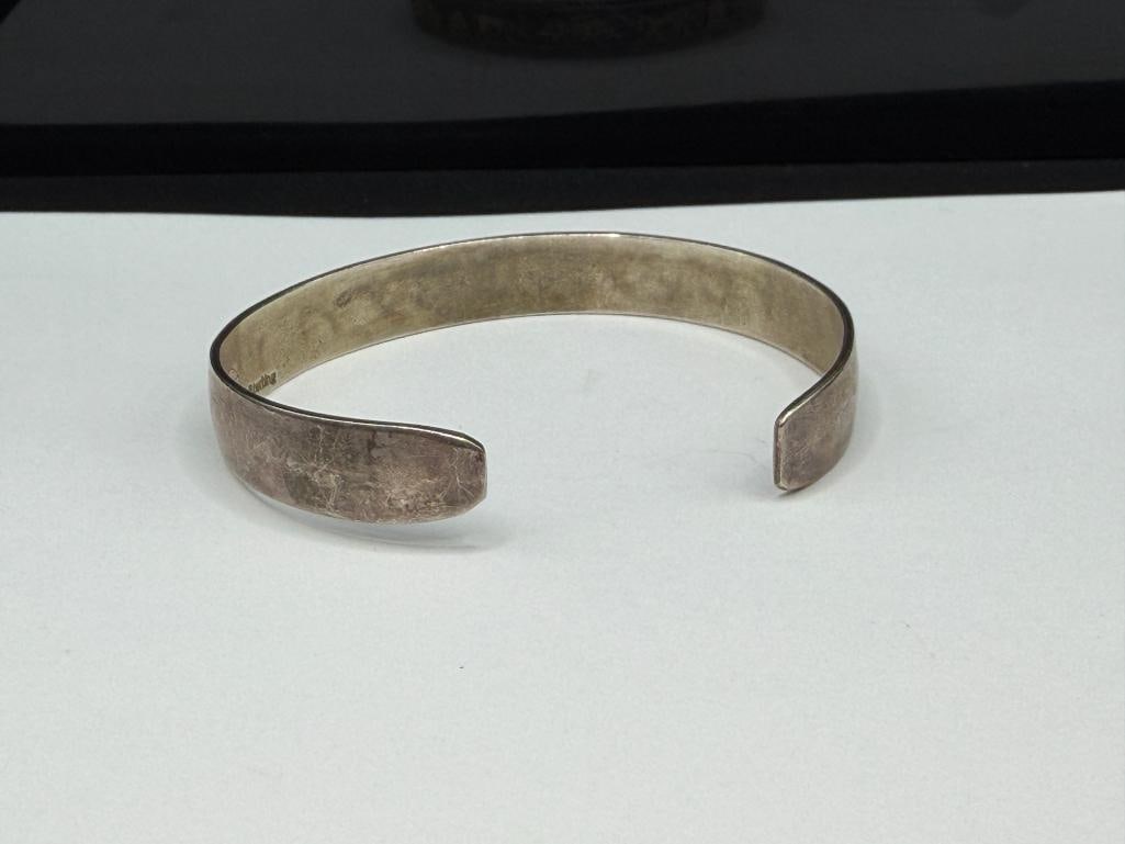 NAVAJO TOM AND SYLVIA KEE ARTIST SIGNED STERLING SILVER AND GOLD FILLED STORYTELLER BRACELET - 4