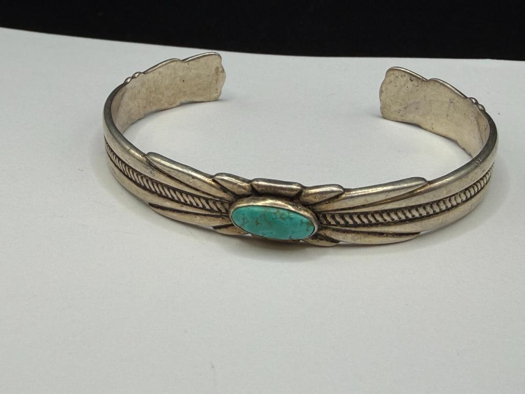 VINTAGE NAVAJO STERLING SILVER TURQUOISE CUFF BRACELET - 2