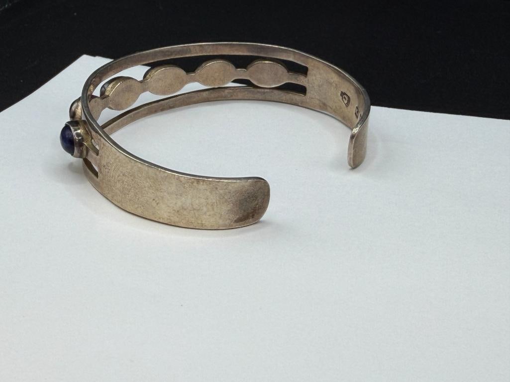 VINTAGE MEXICO ARTIST SIGNED STERLING SILVER OVAL CABOCHON BLUE STONE CUFF BRACELET - 4