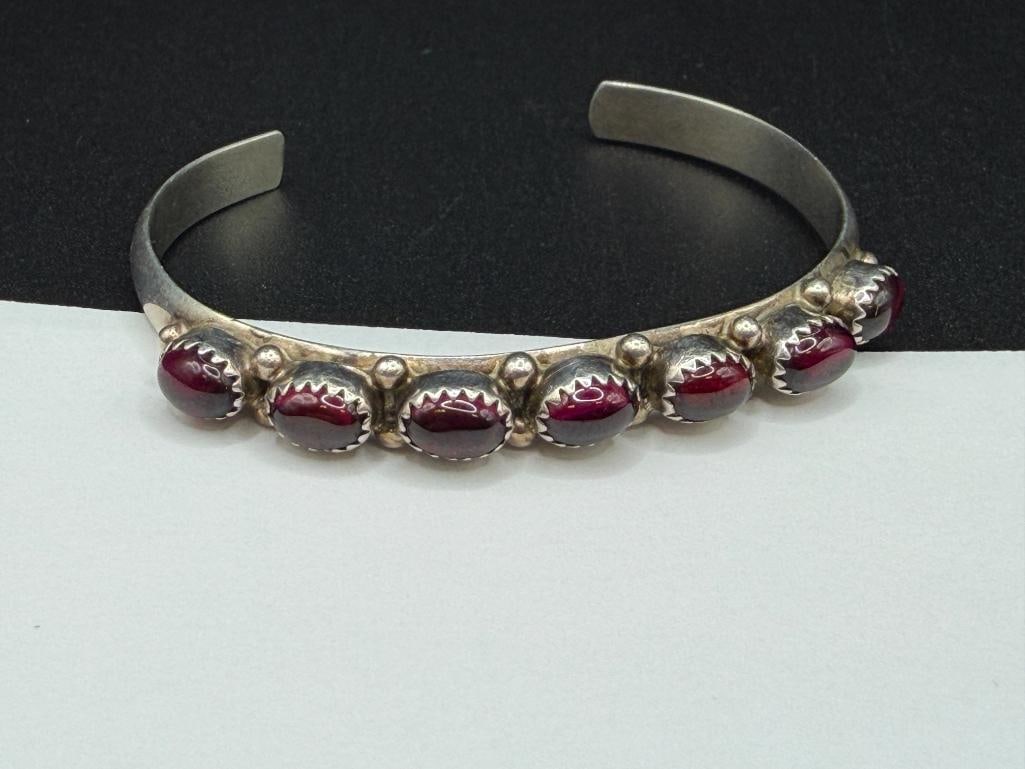 VINTAGE NAVAJO STERLING SILVER ARTIST SIGNED RED CABOCHON STONE CUFF BRACELET - 2