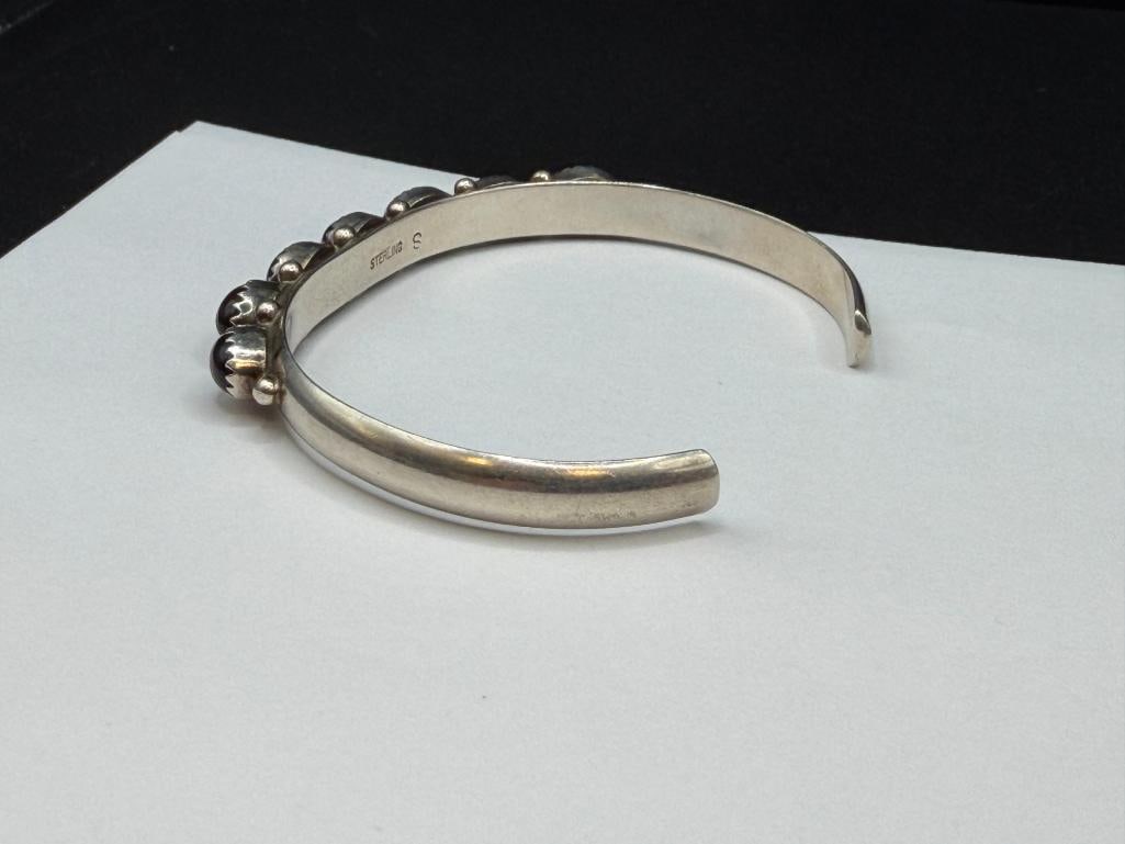 VINTAGE NAVAJO STERLING SILVER ARTIST SIGNED RED CABOCHON STONE CUFF BRACELET - 3