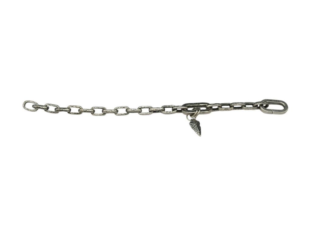 DISEL DESIGNER HALLMARKED STERLING SILVER ARROWHEAD DANGLE CHARM BRACELET: HAMMERED STYLE LINKS 8 1/4", 1" CHARM, 33.45 GRAMS
