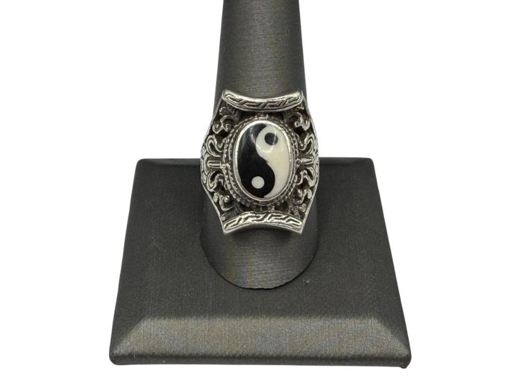 VINTAGE STERLING SILVER YIN AND YANG ASIAN DESIGN RING (1 of 5)