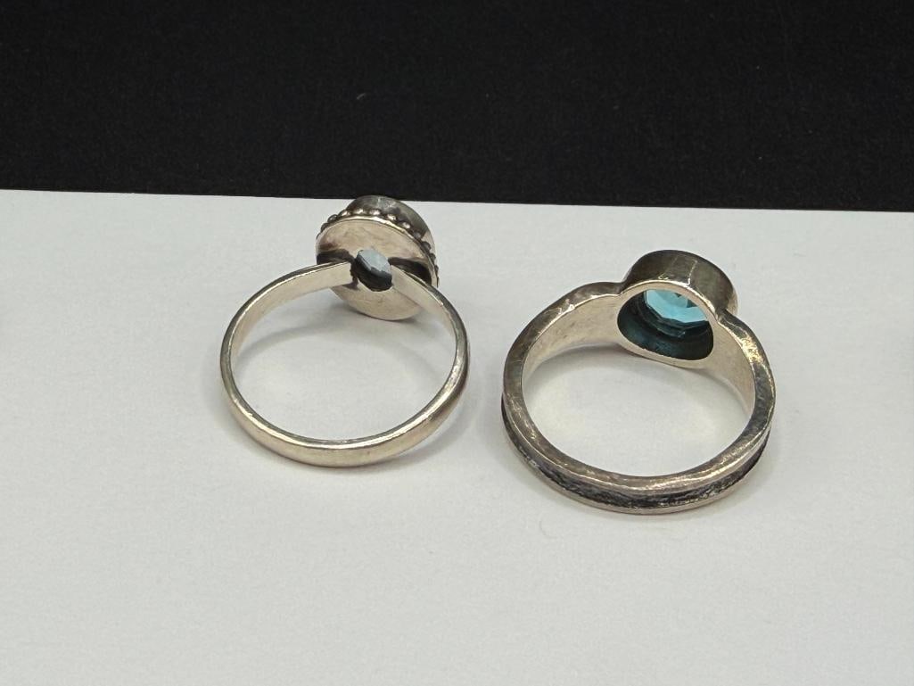 FIVE STERLING SILVER BLUE TOPAZ AND BLUE STONE RINGS - 5