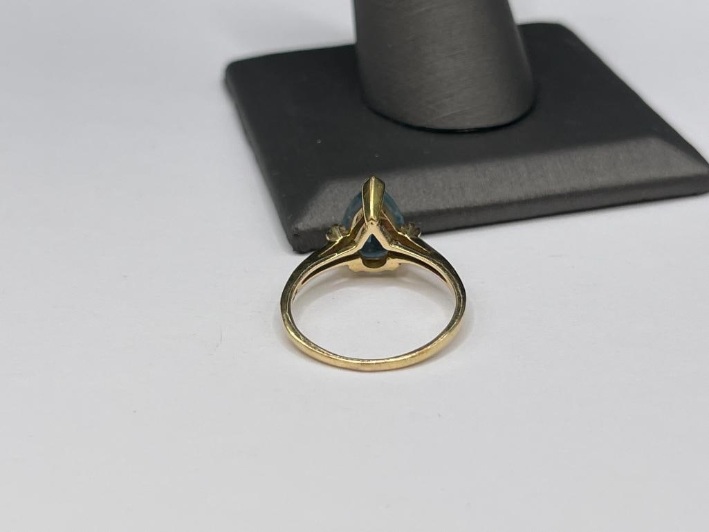 14K YELLOW GOLD PEAR CUT BLUE TOPAZ AND ROUND BRILLIANT CUT DIAMOND RING - 4